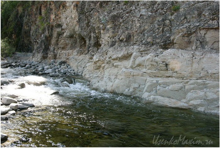 Река Герби у скал