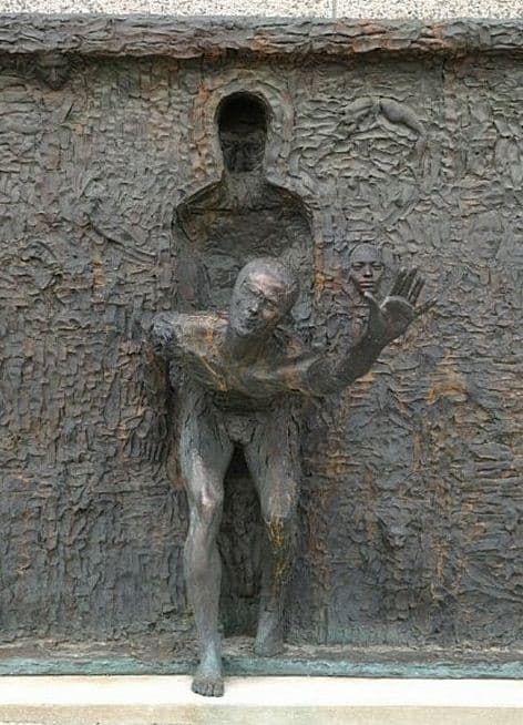 Скульптор Zenos Frudakis. Бронзовая скульптура в Филадельфии третья