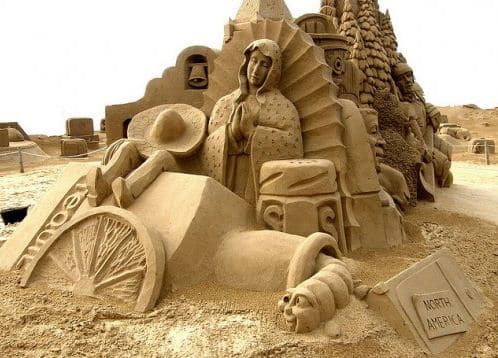 Песчаная скульптура третья