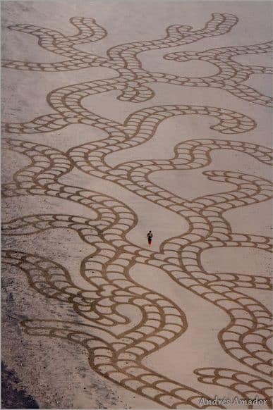 Andres Amador. Большие пляжные рисунки на песке. Первый