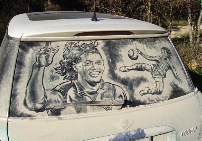Scott Wade. Рисунки на грязных машинах. Ronaldinho