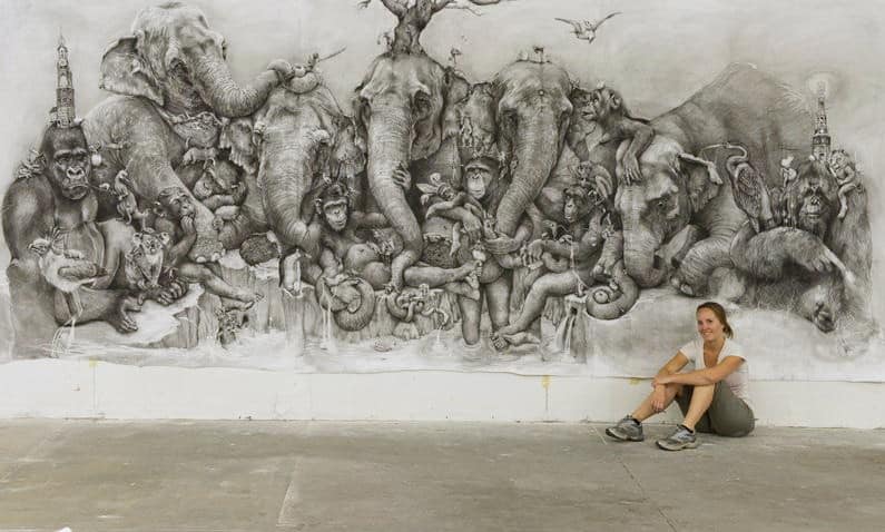 ArtPrize 2012. Adonna Khare и ее большие рисунки. Слоны. Неполный общий план