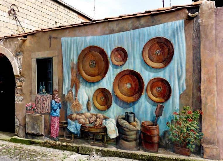 Расписные дома. Картины на стенах. Роспись в городке Сан Сперате. Сардиния