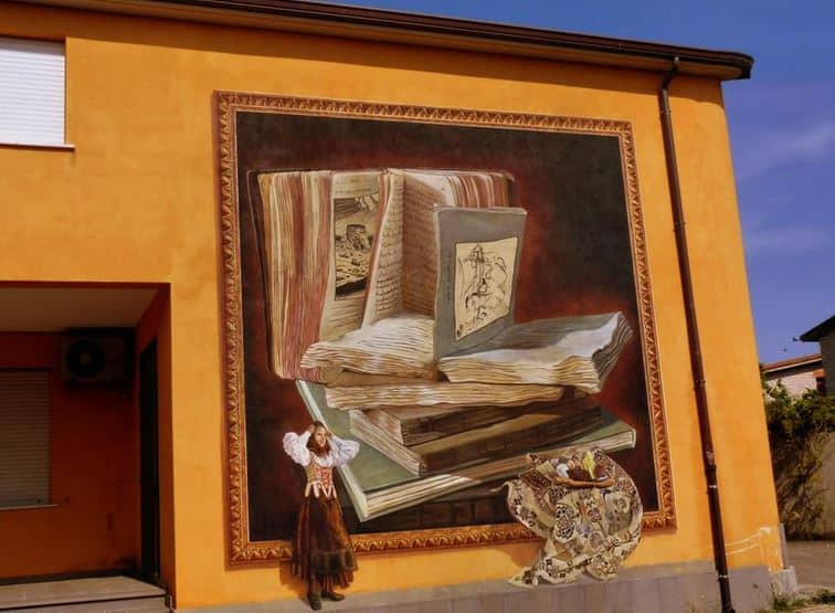 Расписные дома. Картины на стенах. Роспись в городке Суни. Сардиния