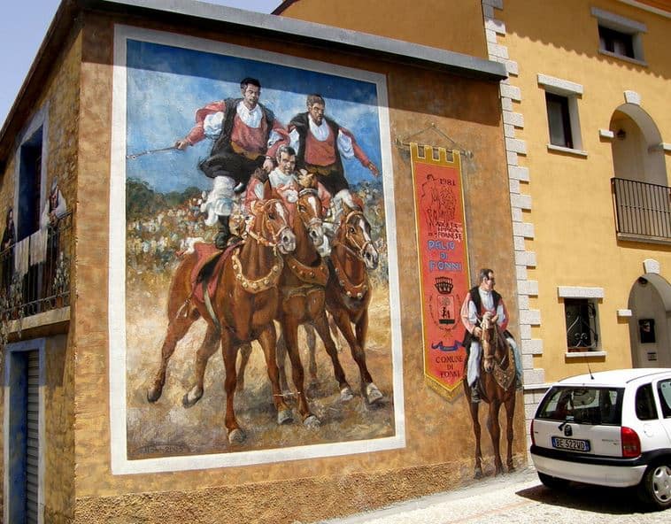 Расписные дома. Картины на стенах. Вторая роспись в городке Fonni. Сардиния