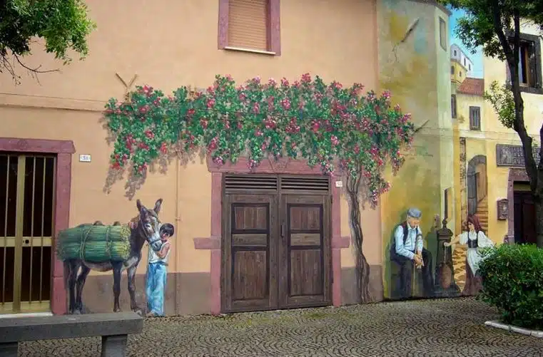 Расписные дома. Картины на стенах. Третья роспись в городке Тиннура. Сардиния