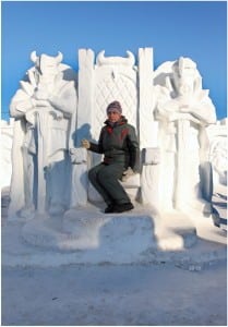 Снежная скульптура. Трон для фотосессий